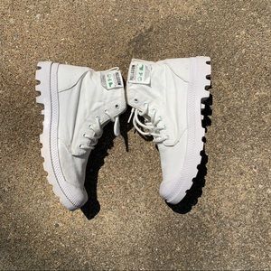 PALLADIUM PAMPA HI ORGANIC STAR WHITE LUG SOLE